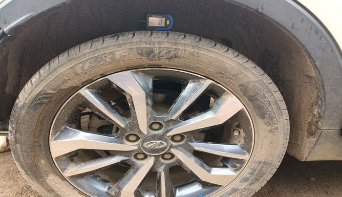 2021 Mahindra XUV300 W8 (O) 1.2 PETROL, Petrol, Manual, 27,370 km, tyre