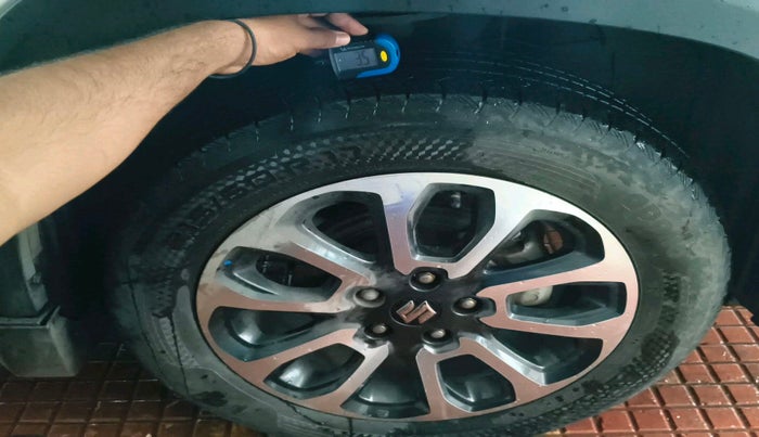 2023 Maruti Grand Vitara ALPHA SMART HYBRID AT DUAL TONE, Petrol, Automatic, 17,605 km, tyre