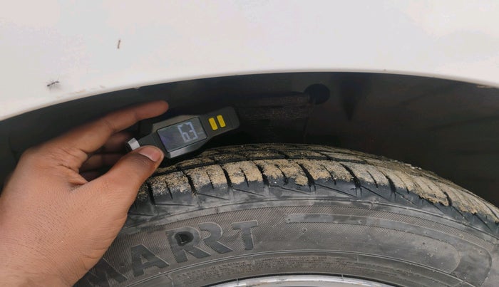 2013 Maruti Wagon R 1.0 LXI CNG, Petrol, Manual, 1,46,311 km, tyre