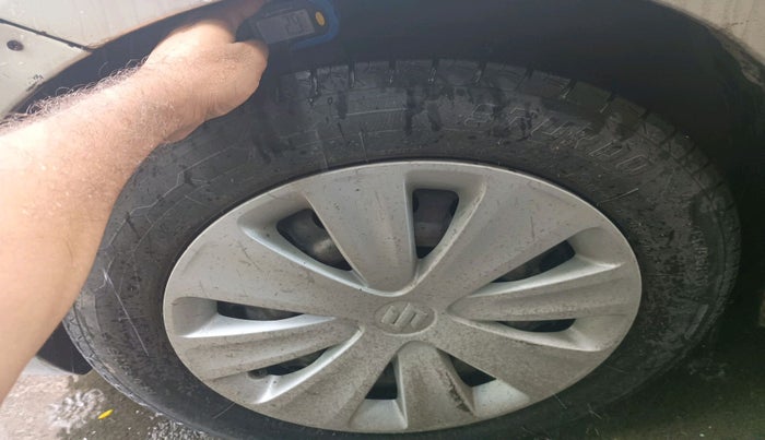 2015 Maruti Ertiga LXI CNG, Petrol, Manual, 1,20,006 km, tyre