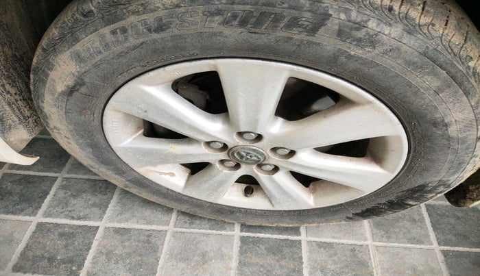 2012 Toyota Corolla Altis G PETROL, Petrol, Manual, 69,947 km, tyre