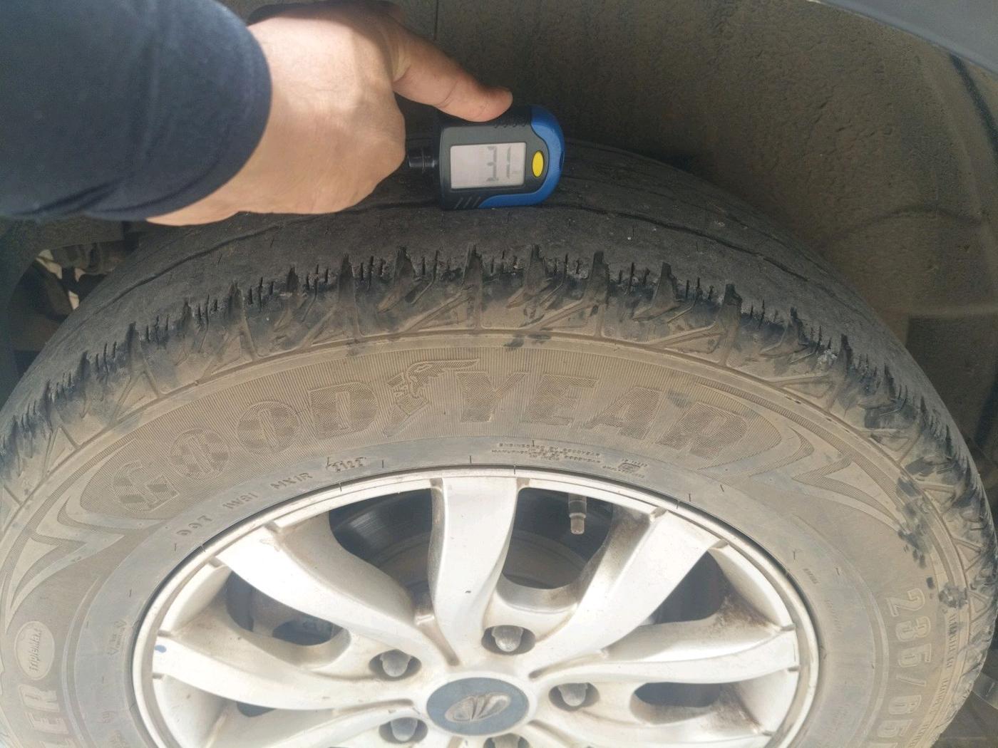 2019 Mahindra XUV500 W9 AT, Diesel, Automatic, 65,231 km, tyre