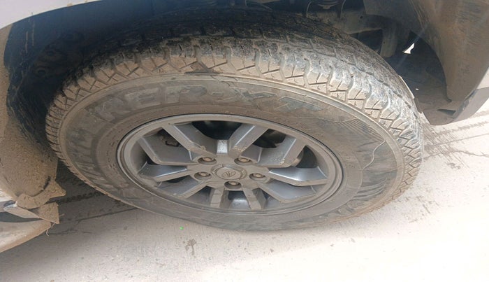 2019 Mahindra TUV300 T10 DUAL TONE, Diesel, Manual, 93,846 km, tyre