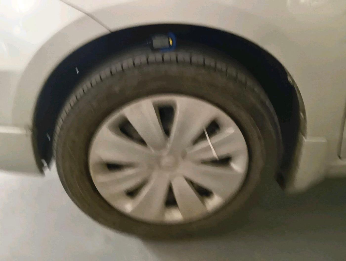 2018 Maruti Ertiga VXI, Petrol, Manual, 98,925 km, tyre