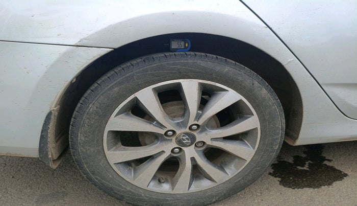 2015 Hyundai Verna 1.6 CRDI SX, Diesel, Manual, 2,06,909 km, tyre