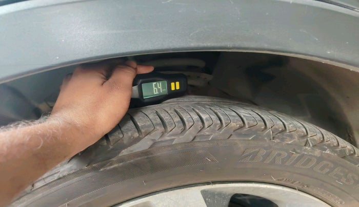 2020 Mahindra XUV300 W8 (O) 1.2 PETROL, Petrol, Manual, 77,908 km, tyre