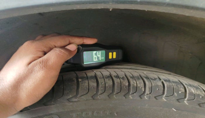 2020 Mahindra XUV300 W8 (O) 1.2 PETROL, Petrol, Manual, 77,908 km, tyre
