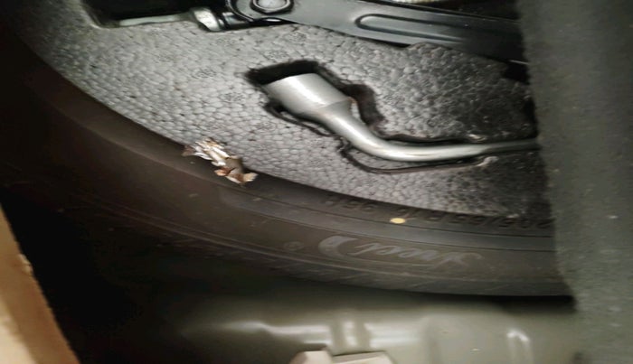 2020 Mahindra XUV300 W8 (O) 1.2 PETROL, Petrol, Manual, 77,908 km, tyre