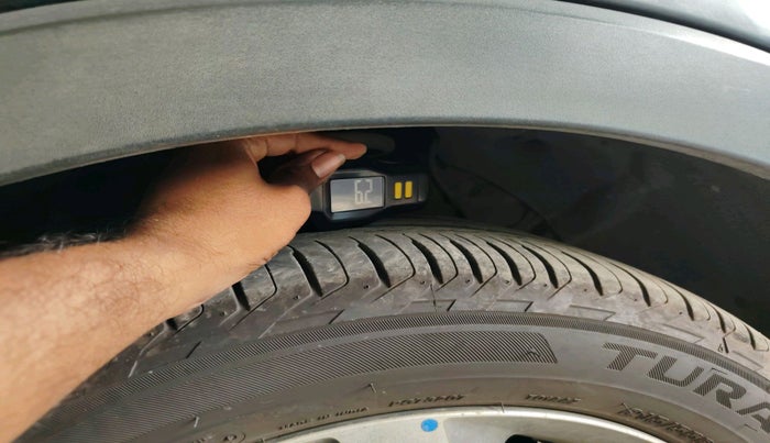 2020 Mahindra XUV300 W8 (O) 1.2 PETROL, Petrol, Manual, 77,908 km, tyre