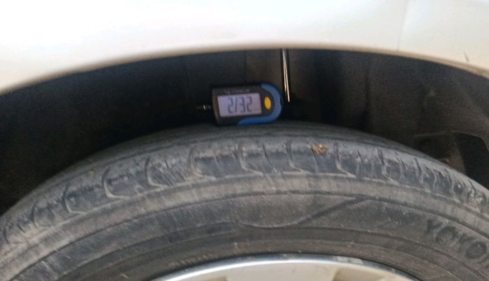 2013 Maruti Swift VXI, Petrol, Manual, 70,384 km, tyre