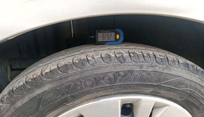 2013 Maruti Swift VXI, Petrol, Manual, 70,384 km, tyre