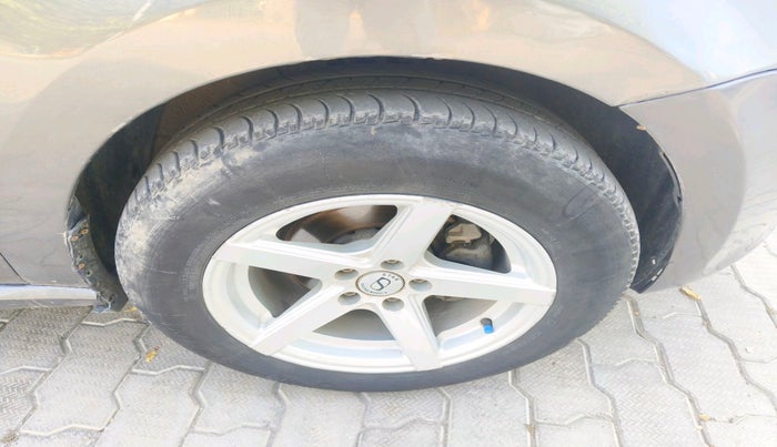 2013 Volkswagen Polo HIGHLINE DIESEL, Diesel, Manual, 1,55,095 km, tyre