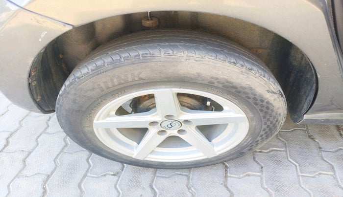 2013 Volkswagen Polo HIGHLINE DIESEL, Diesel, Manual, 1,55,095 km, tyre