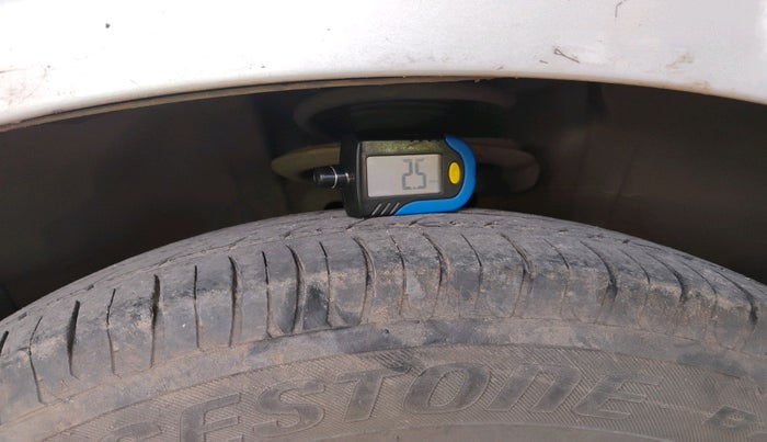 2012 Maruti Ritz VXI, Petrol, Manual, 1,09,848 km, tyre
