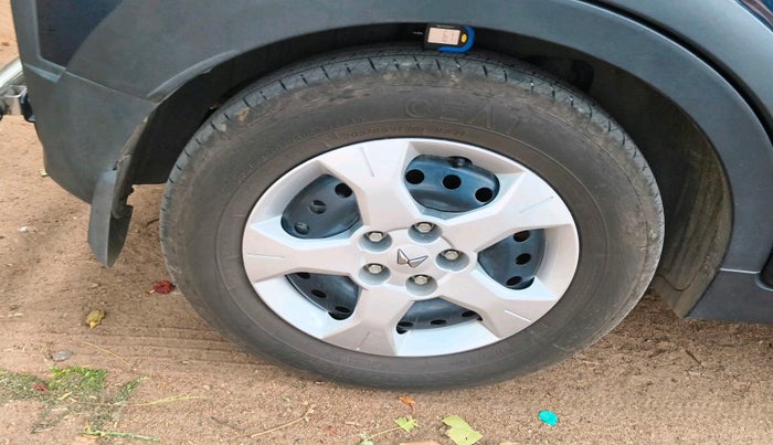 2025 Mahindra XUV 3XO MX2 1.5 Turbo Diesel, Diesel, Manual, 6,343 km, tyre