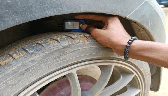 2017 Volkswagen Polo HIGHLINE1.2L, Petrol, Manual, 72,997 km, tyre