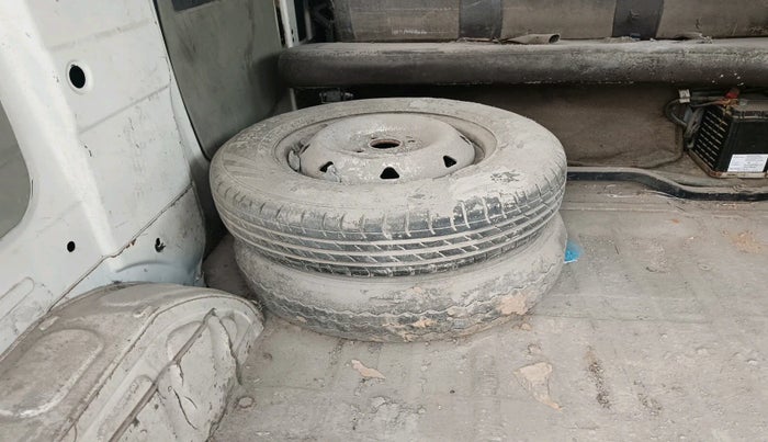 2016 Mahindra SUPRO LX 8 STR, Diesel, Manual, 83,585 km, tyre