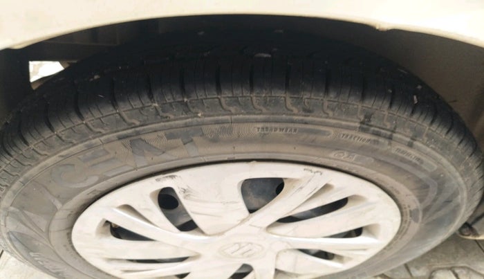 2015 Maruti Swift VXI, Petrol, Manual, 52,235 km, tyre
