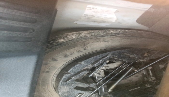 2019 Volkswagen Ameo COMFORTLINE 1.0L, Petrol, Manual, 1,61,436 km, tyre