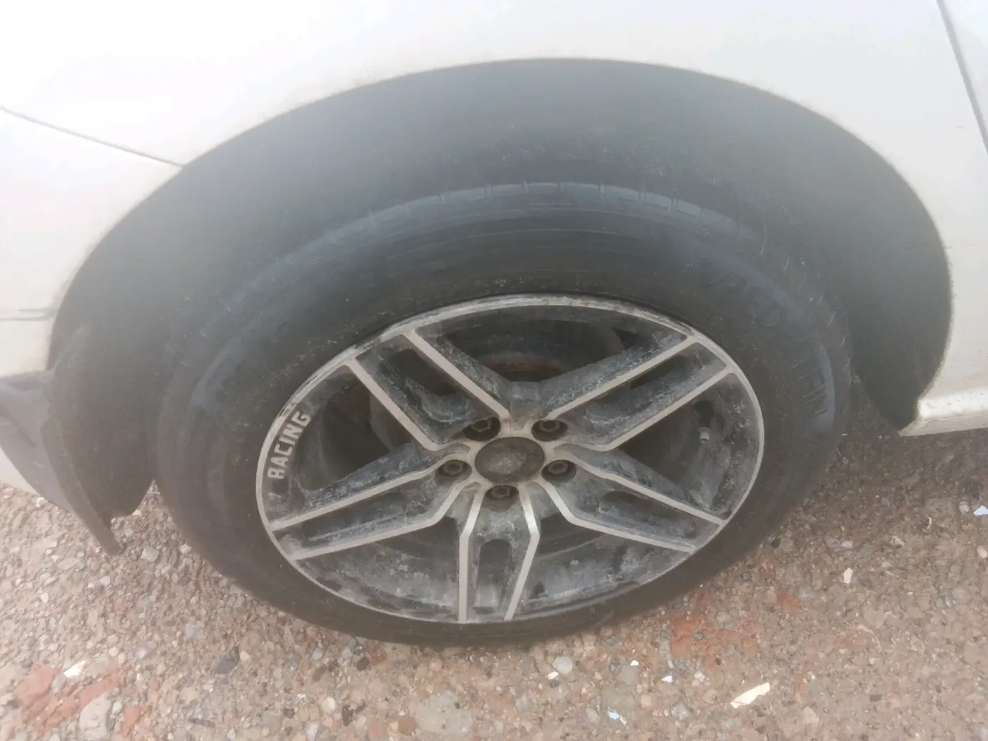 2019 Volkswagen Ameo COMFORTLINE 1.0L, Petrol, Manual, 1,61,436 km, tyre