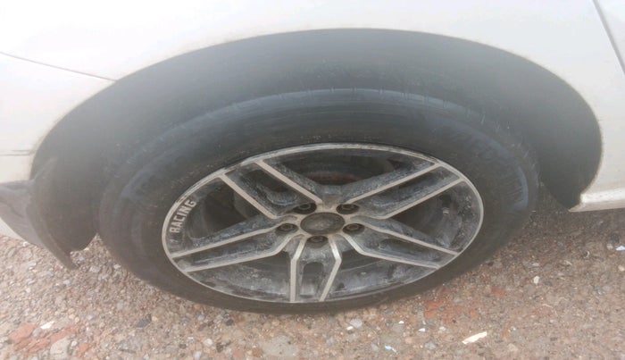 2019 Volkswagen Ameo COMFORTLINE 1.0L, Petrol, Manual, 1,61,436 km, tyre