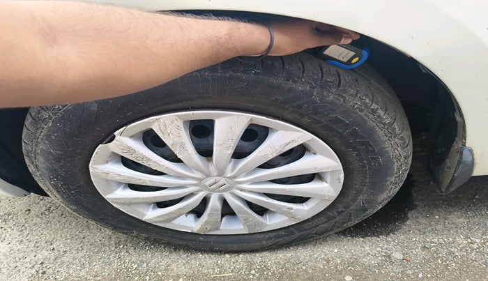2022 Maruti Dzire VXI CNG, Petrol, Manual, 47,680 km, tyre