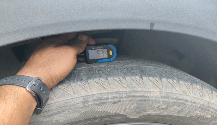 2023 Mahindra XUV700 AX 7 P AT 7 STR, Petrol, Automatic, 28,813 km, tyre
