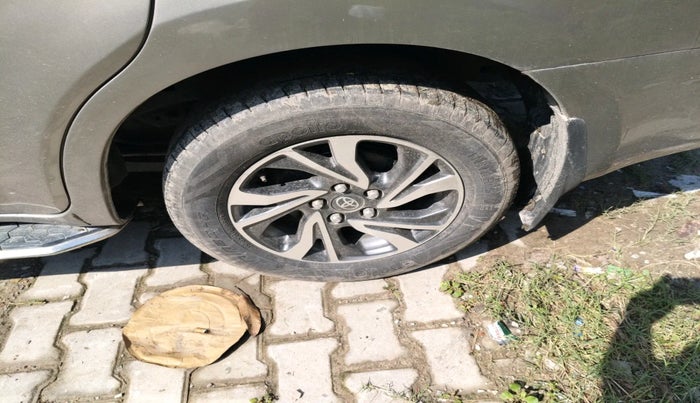 2020 Toyota Innova Crysta 2.4 VX 8 STR, Diesel, Manual, 1,65,165 km, tyre