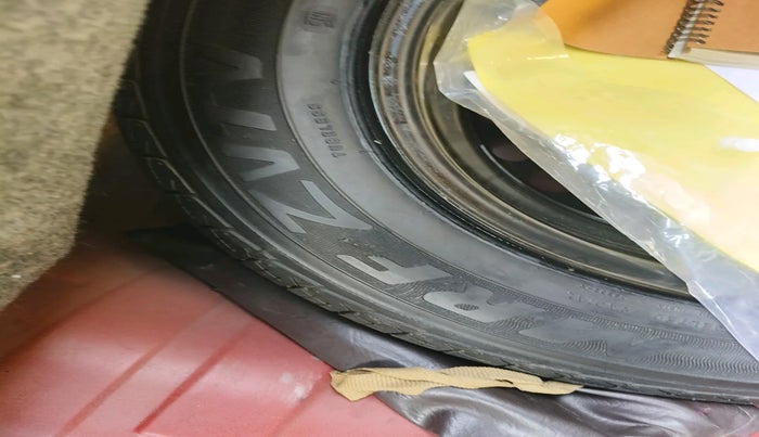 2015 Honda Brio VX AT, Petrol, Automatic, 42,417 km, tyre