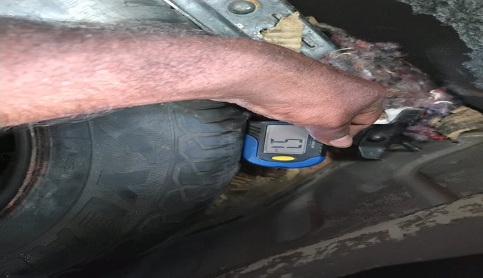 2011 Ford Figo ZXI 1.2 PETROL, Petrol, Manual, 97,837 km, tyre