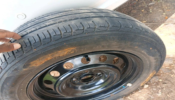 2015 Maruti Ciaz ZDI SHVS, Diesel, Manual, 1,32,598 km, tyre