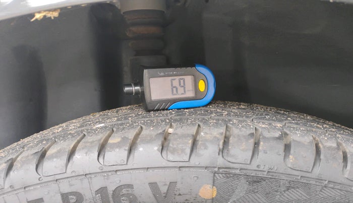 2019 Volkswagen Polo HIGHLINE PLUS 1.0 16 ALLOY, Petrol, Manual, 65,350 km, tyre