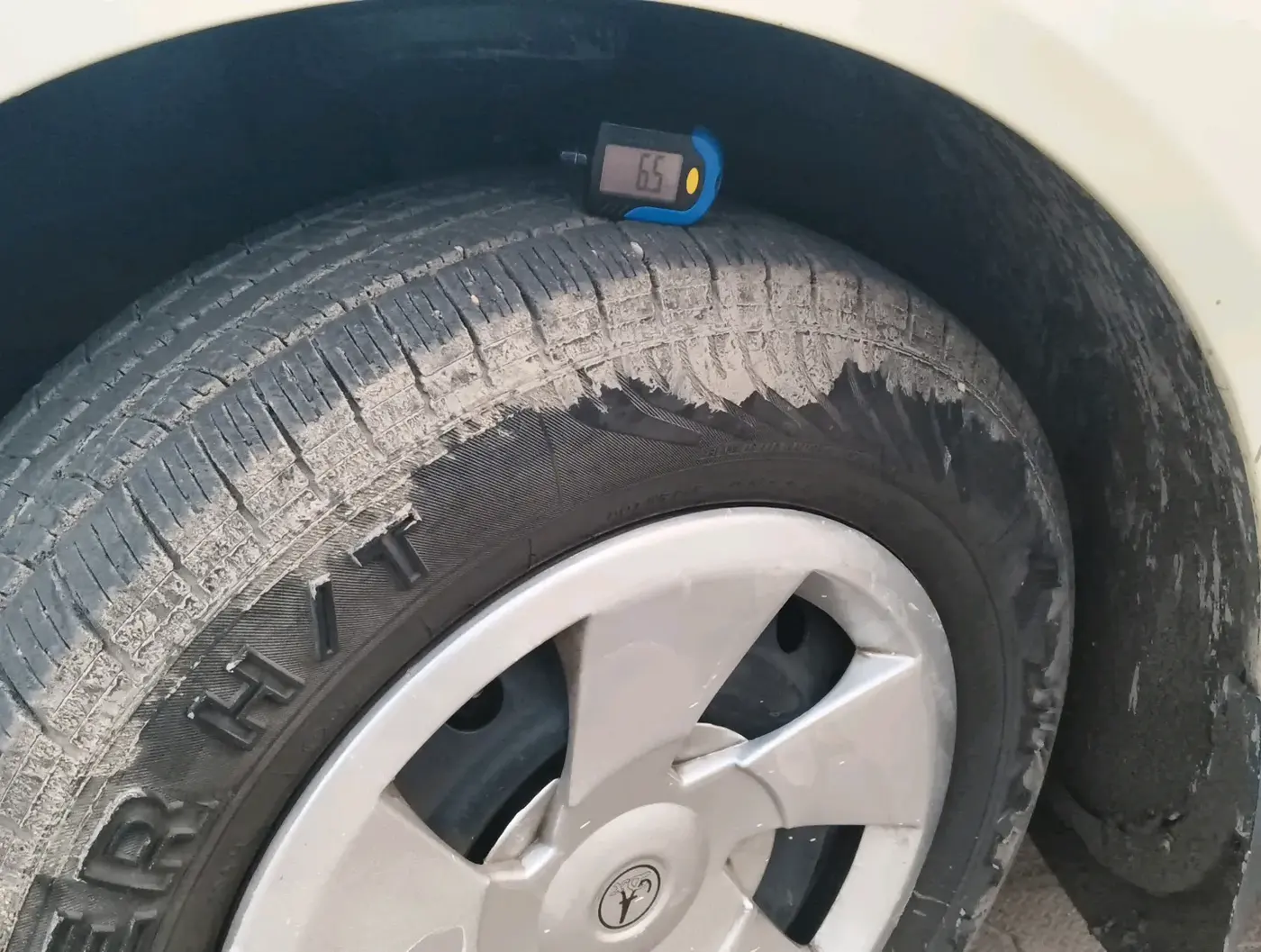 2016 Mahindra XUV500 W4, Diesel, Manual, 1,62,312 km, tyre