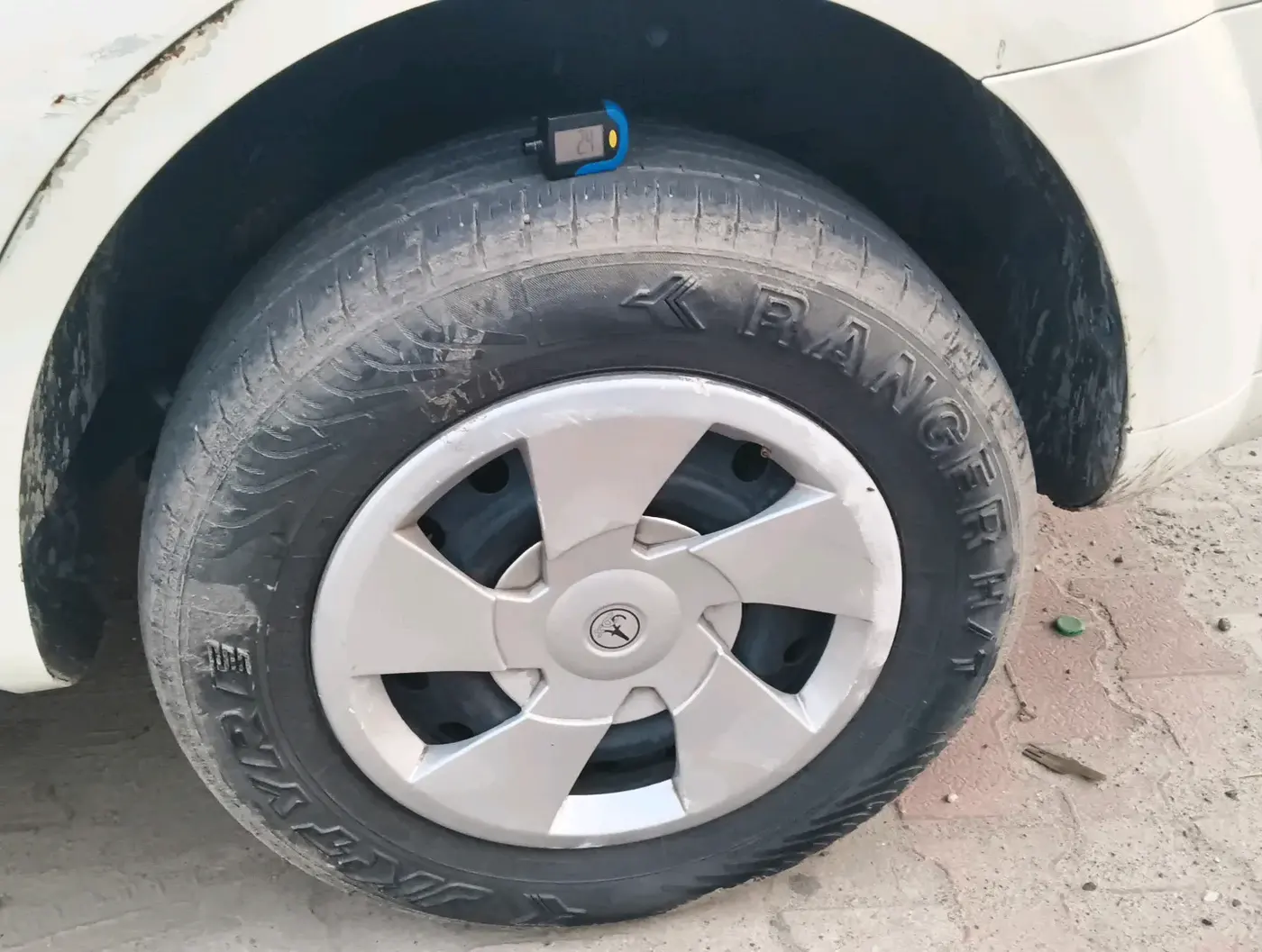 2016 Mahindra XUV500 W4, Diesel, Manual, 1,62,312 km, tyre