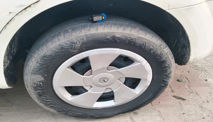 2016 Mahindra XUV500 W4, Diesel, Manual, 1,62,132 km, tyre