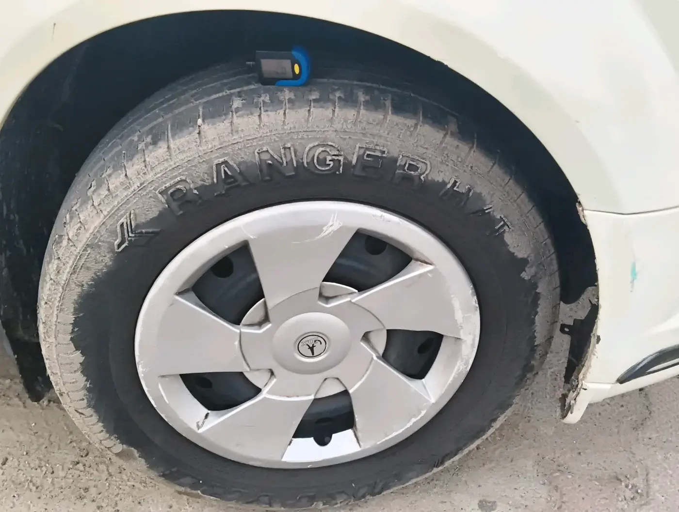 2016 Mahindra XUV500 W4, Diesel, Manual, 1,62,312 km, tyre