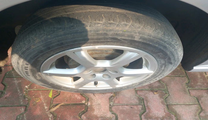 2014 Volkswagen Vento HIGHLINE DIESEL 1.6, Diesel, Manual, 93,924 km, tyre