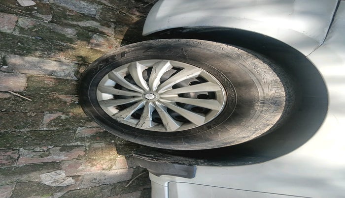 2013 Maruti Swift Dzire VXI, Petrol, Manual, 1,25,908 km, tyre