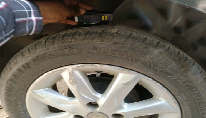 2016 Tata Zest XT PETROL, Petrol, Manual, 74,500 km, tyre