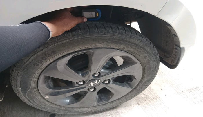 2018 Hyundai Grand i10 SPORTZ 1.2 KAPPA VTVT DUAL TONE, Petrol, Manual, 30,018 km, tyre