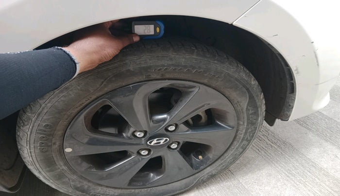 2018 Hyundai Grand i10 SPORTZ 1.2 KAPPA VTVT DUAL TONE, Petrol, Manual, 30,018 km, tyre