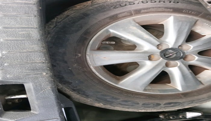 2012 Toyota Corolla Altis G DIESEL, Diesel, Manual, 1,70,555 km, tyre