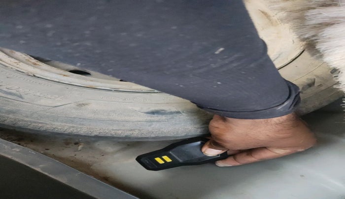 2013 Hyundai i10 MAGNA 1.1, Petrol, Manual, 37,741 km, tyre