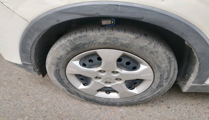 2022 Mahindra XUV300 W6 1.2 PETROL AMT, Petrol, Automatic, 34,464 km, tyre