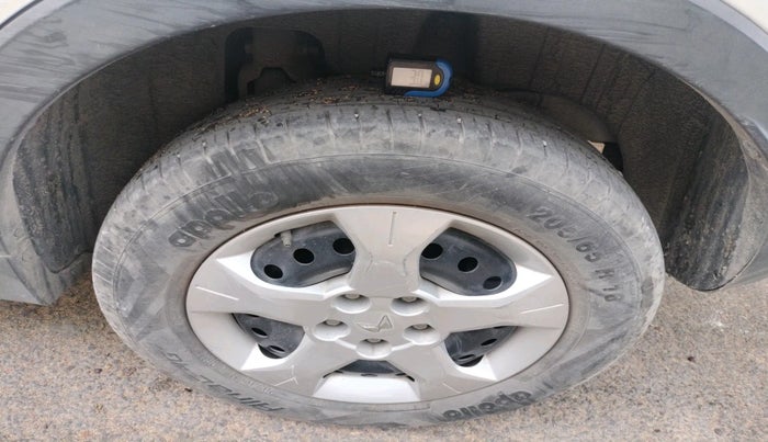 2022 Mahindra XUV300 W6 1.2 PETROL AMT, Petrol, Automatic, 34,464 km, tyre