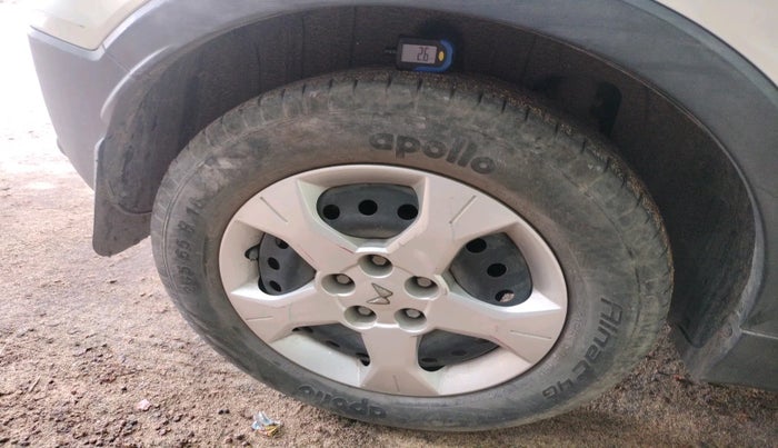 2022 Mahindra XUV300 W6 1.2 PETROL AMT, Petrol, Automatic, 34,464 km, tyre