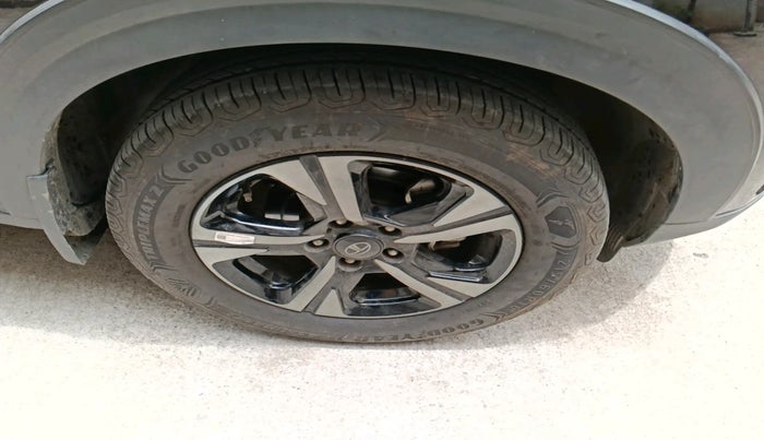 2024 Tata NEXON Creative Plus S 1.2 Revotron 6AMT Dark Edition, Petrol, Automatic, 5,521 km, tyre