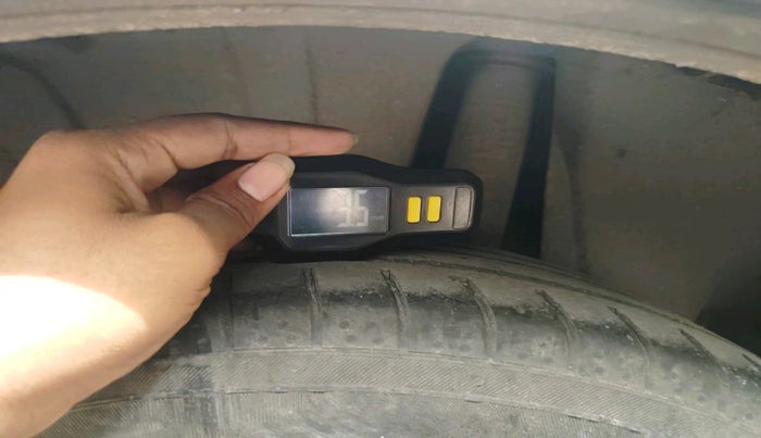 2021 Maruti XL6 ZETA MT, Petrol, Manual, 2,16,440 km, tyre
