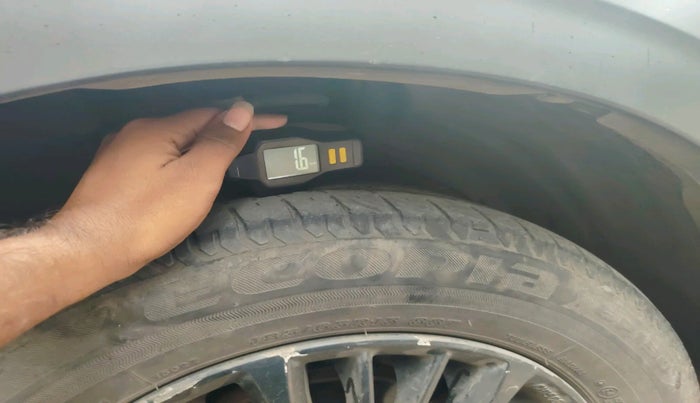 2021 Maruti XL6 ZETA MT, Petrol, Manual, 2,16,440 km, tyre