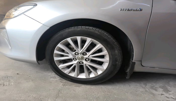 2016 Toyota Camry HYBRID, Hybrid, Automatic, 29,527 km, tyre